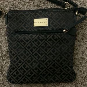 Selling purse -brand: TOMMY HILFIGER-